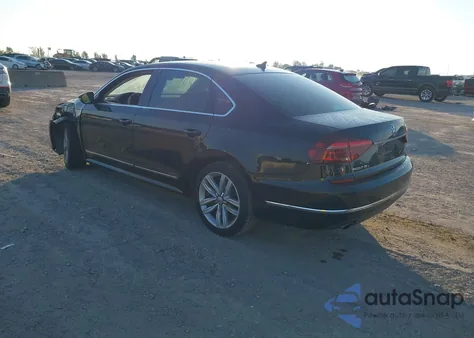 2017 Volkswagen Passat 1.8T Se z USA, uszkodzony, nr VIN 1VWGT7A3XHC008248